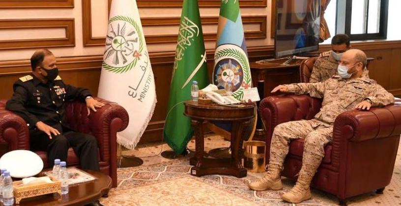رئيس الأركان السعودي يبحث مع نظيره الباكستاني الأمن الإقليمي